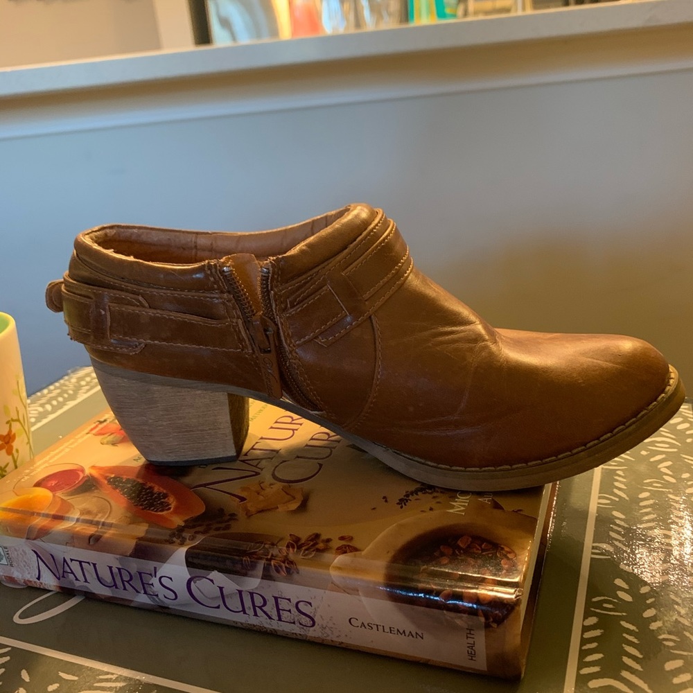 Wanted Booties, light brown size 8